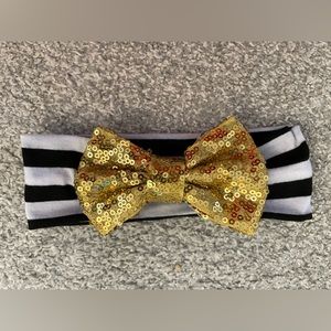 5 for $10🟢 Black & White Striped with Gold Sequined Hair Bow. EUC.